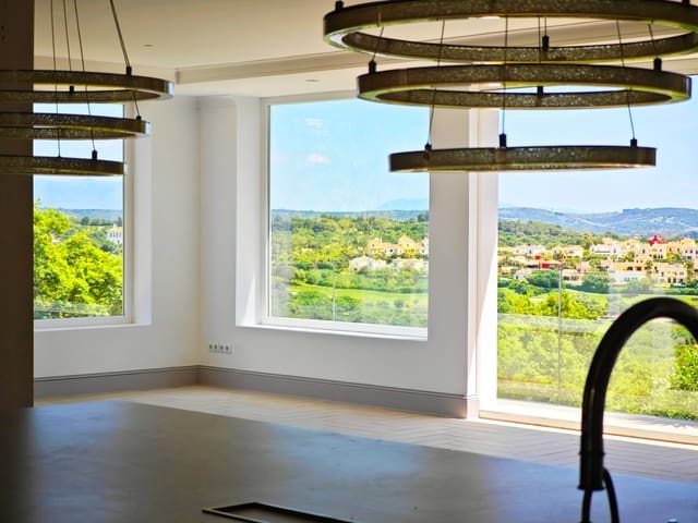 Chalet de 6 habitaciones en Sotogrande Alto, San Roque en venta con piscina garaje - 1.750.000 € (Ref: 10077318)