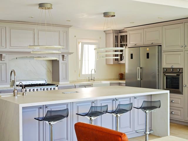 Chalet de 6 habitaciones en Sotogrande Alto, San Roque en venta con piscina garaje - 1.750.000 € (Ref: 10077318)