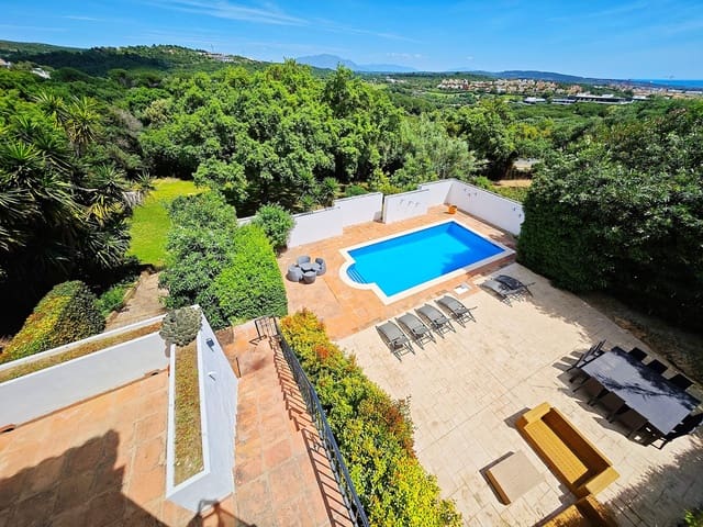 Chalet de 6 habitaciones en Sotogrande Alto, San Roque en venta con piscina garaje - 1.750.000 € (Ref: 10077318)