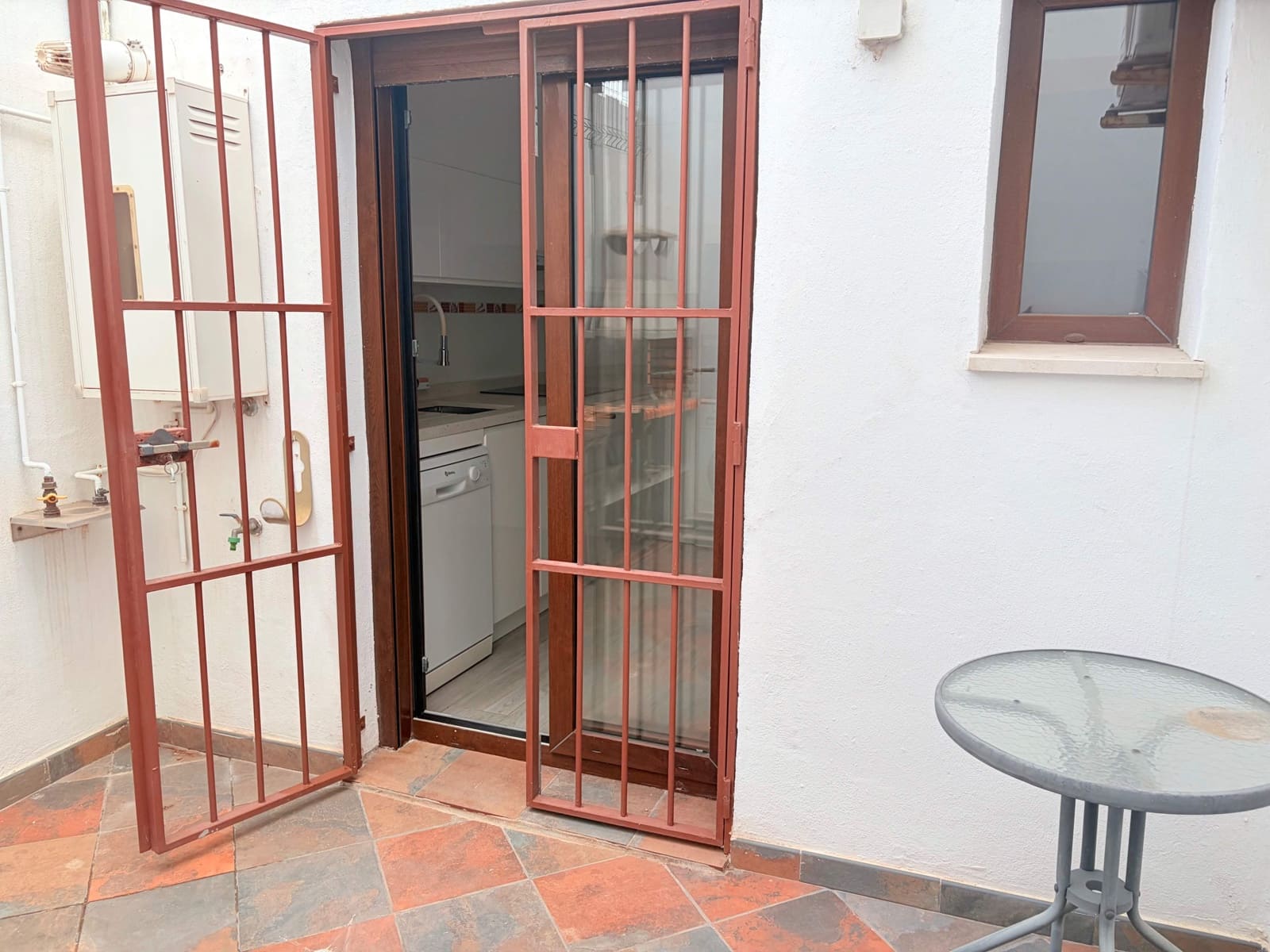 2 soveværelse Rækkehus til salg i La Linea de la Concepcion - € 235.000 (Ref: 10088766)