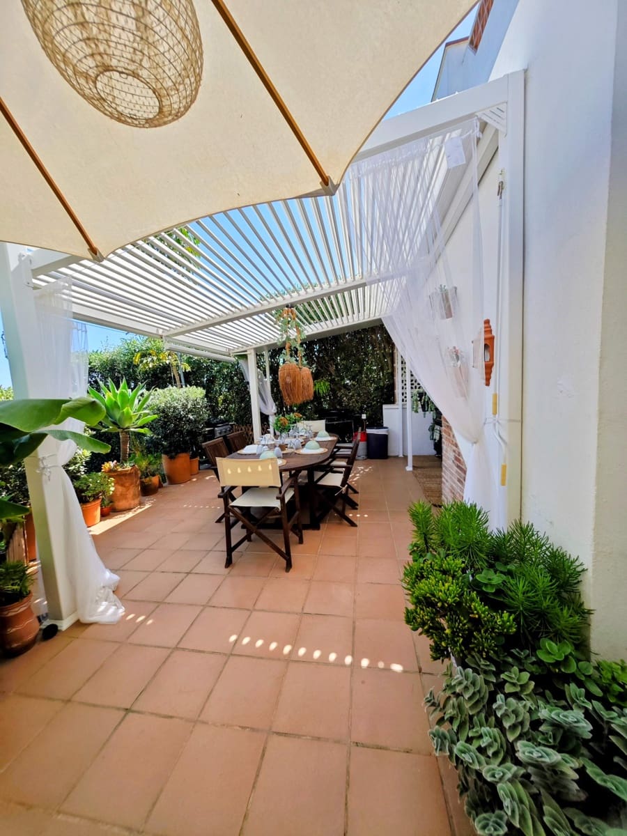 3 quarto Apartamento para venda em La Linea de la Concepcion com piscina garagem - 525 000 € (Ref: 10090063)