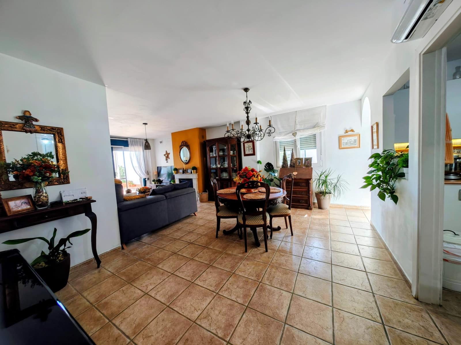 3 quarto Apartamento para venda em La Linea de la Concepcion com piscina garagem - 525 000 € (Ref: 10090063)