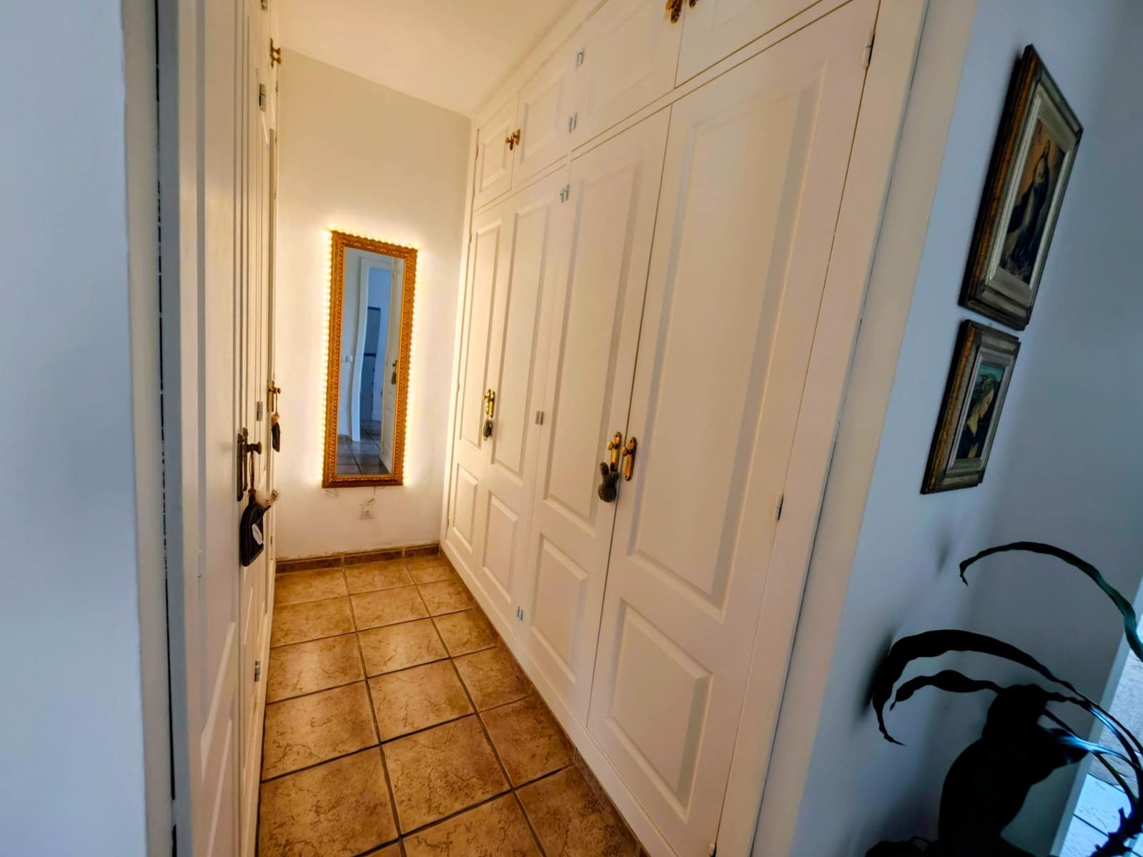 3 quarto Apartamento para venda em La Linea de la Concepcion com piscina garagem - 525 000 € (Ref: 10090063)