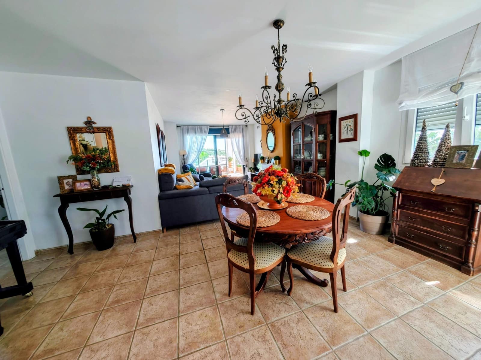 3 quarto Apartamento para venda em La Linea de la Concepcion com piscina garagem - 525 000 € (Ref: 10090063)