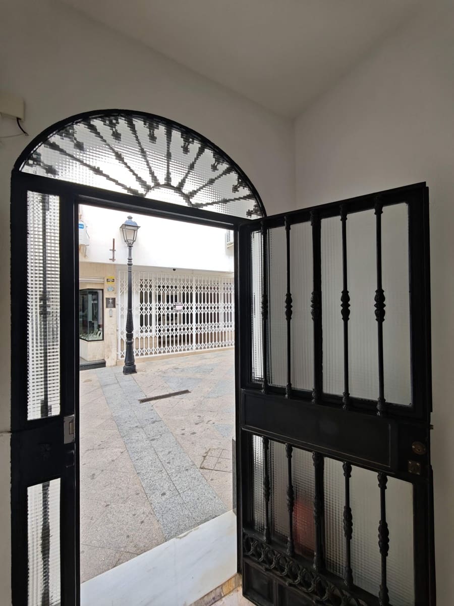5 quarto Casa em Banda para venda em Los Barrios - 400 000 € (Ref: 10091189)
