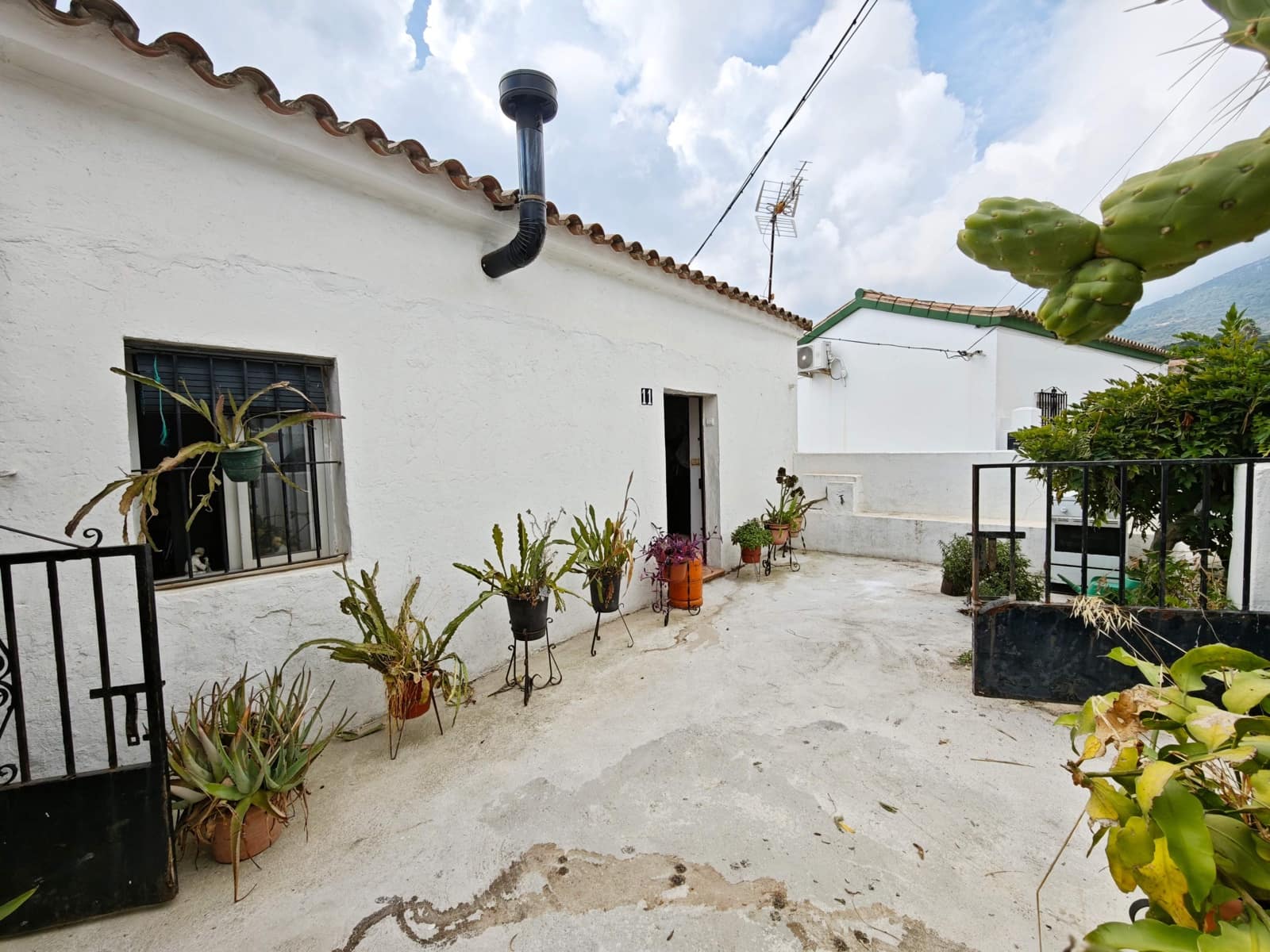 2 makuuhuone Maalaistalo myytävänä paikassa Algeciras mukana 
autotalli - 224 000 € (Ref: 10097368)