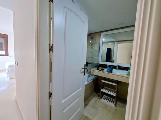2 quarto Apartamento para arrendar em La Alcaidesa com piscina garagem - 1 300 € (Ref: 10097369)
