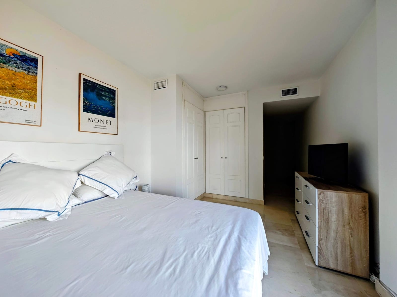 2 quarto Apartamento para arrendar em La Alcaidesa com piscina garagem - 1 300 € (Ref: 10097369)