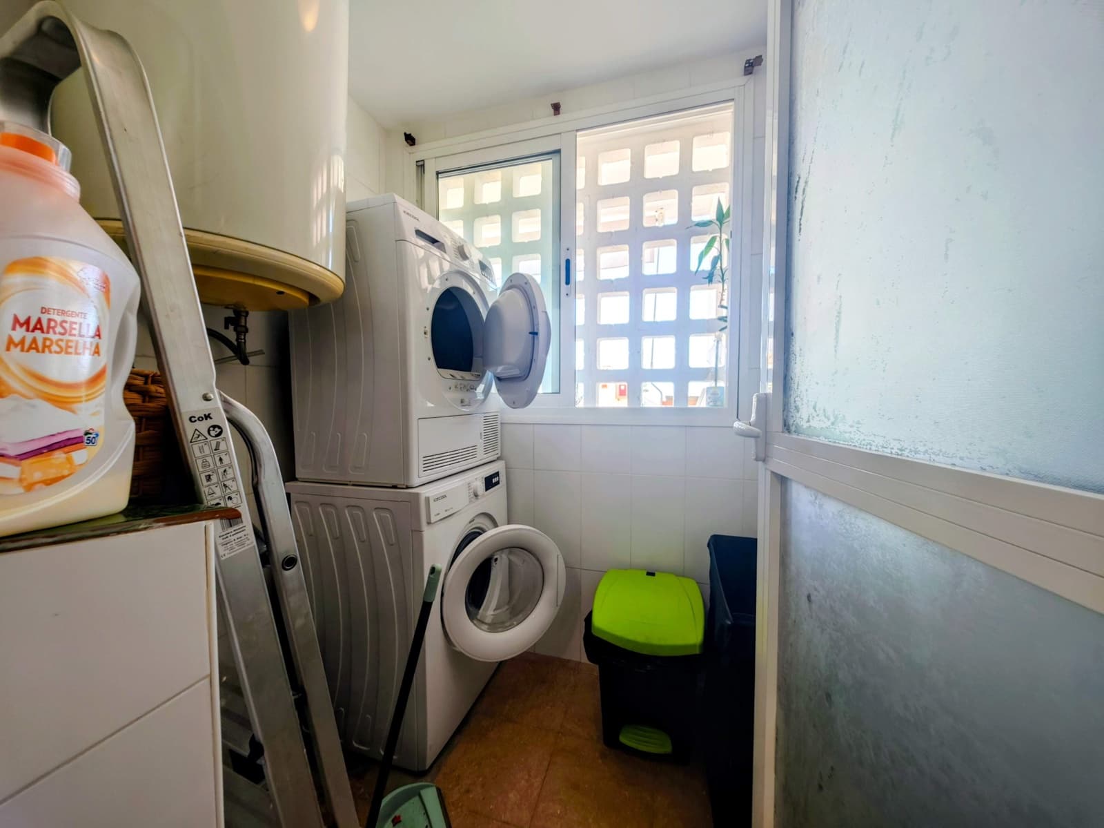 2 quarto Apartamento para arrendar em La Alcaidesa com piscina garagem - 1 300 € (Ref: 10097369)