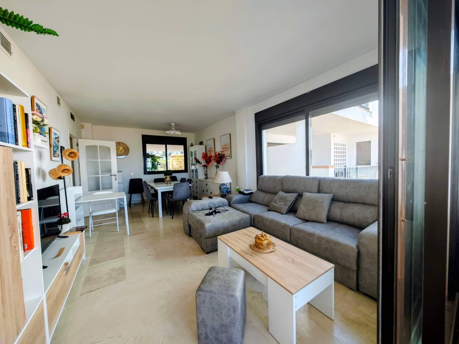 2 quarto Apartamento para arrendar em La Alcaidesa com piscina garagem - 1 300 € (Ref: 10097369)