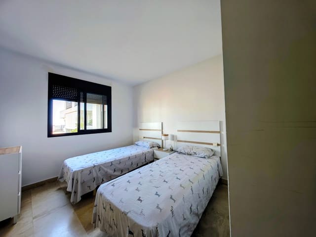 2 quarto Apartamento para arrendar em La Alcaidesa com piscina garagem - 1 300 € (Ref: 10097369)