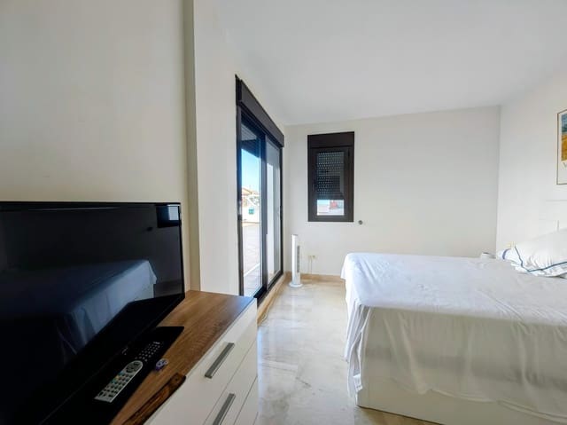 2 quarto Apartamento para arrendar em La Alcaidesa com piscina garagem - 1 300 € (Ref: 10097369)