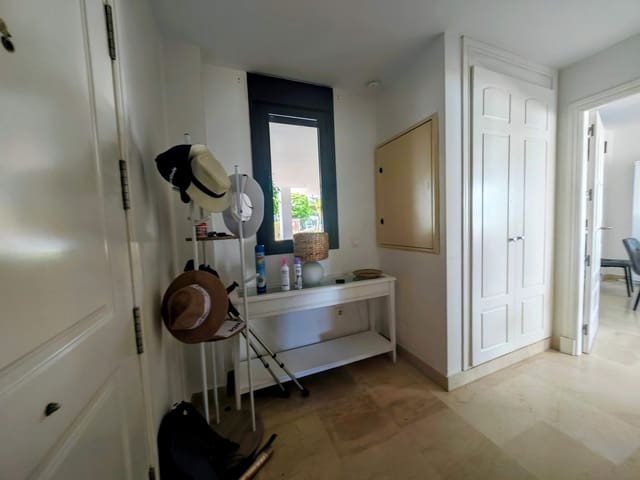 2 quarto Apartamento para arrendar em La Alcaidesa com piscina garagem - 1 300 € (Ref: 10097369)