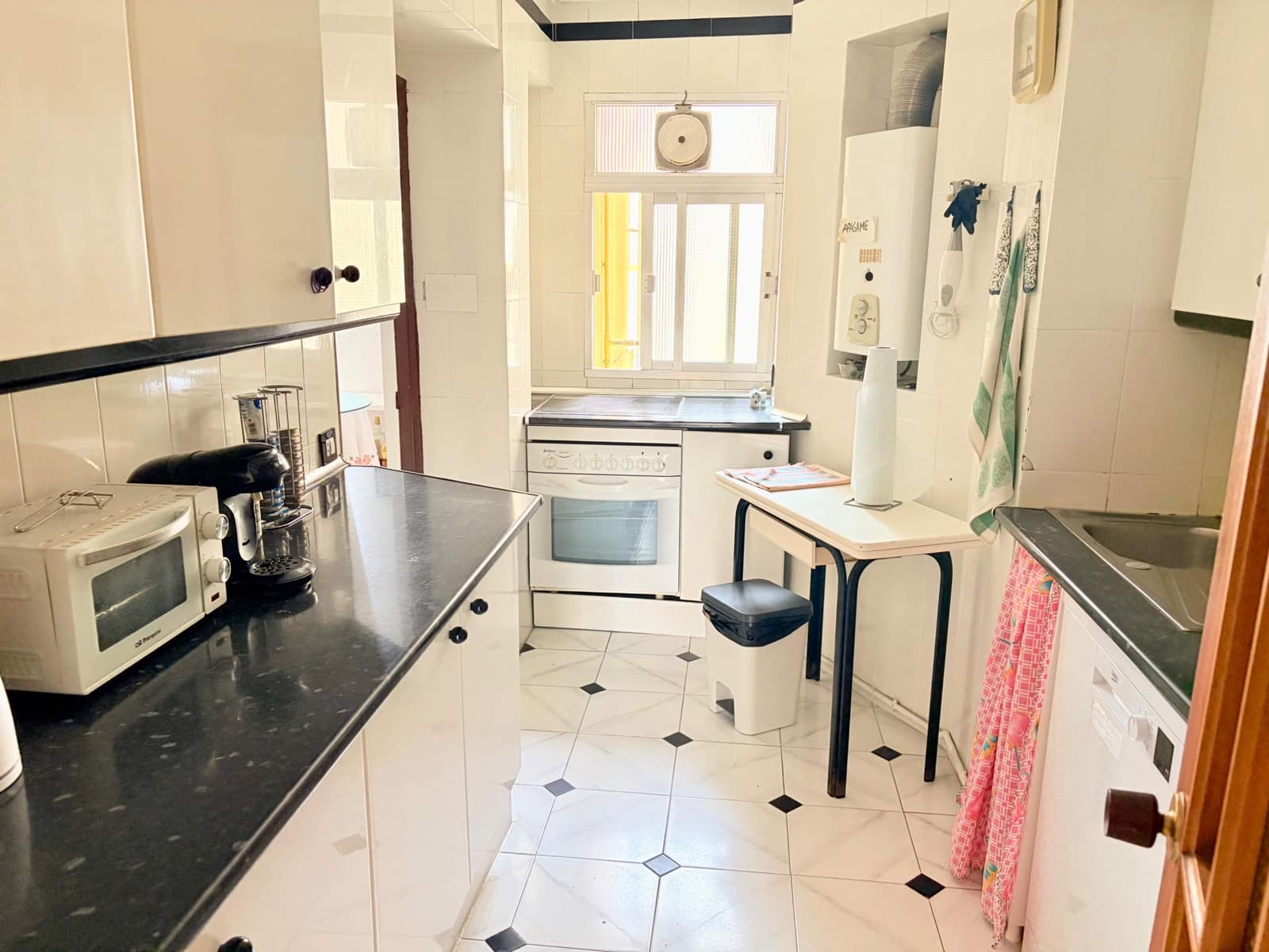 5 quarto Apartamento para venda em La Linea de la Concepcion - 355 000 € (Ref: 10100242)