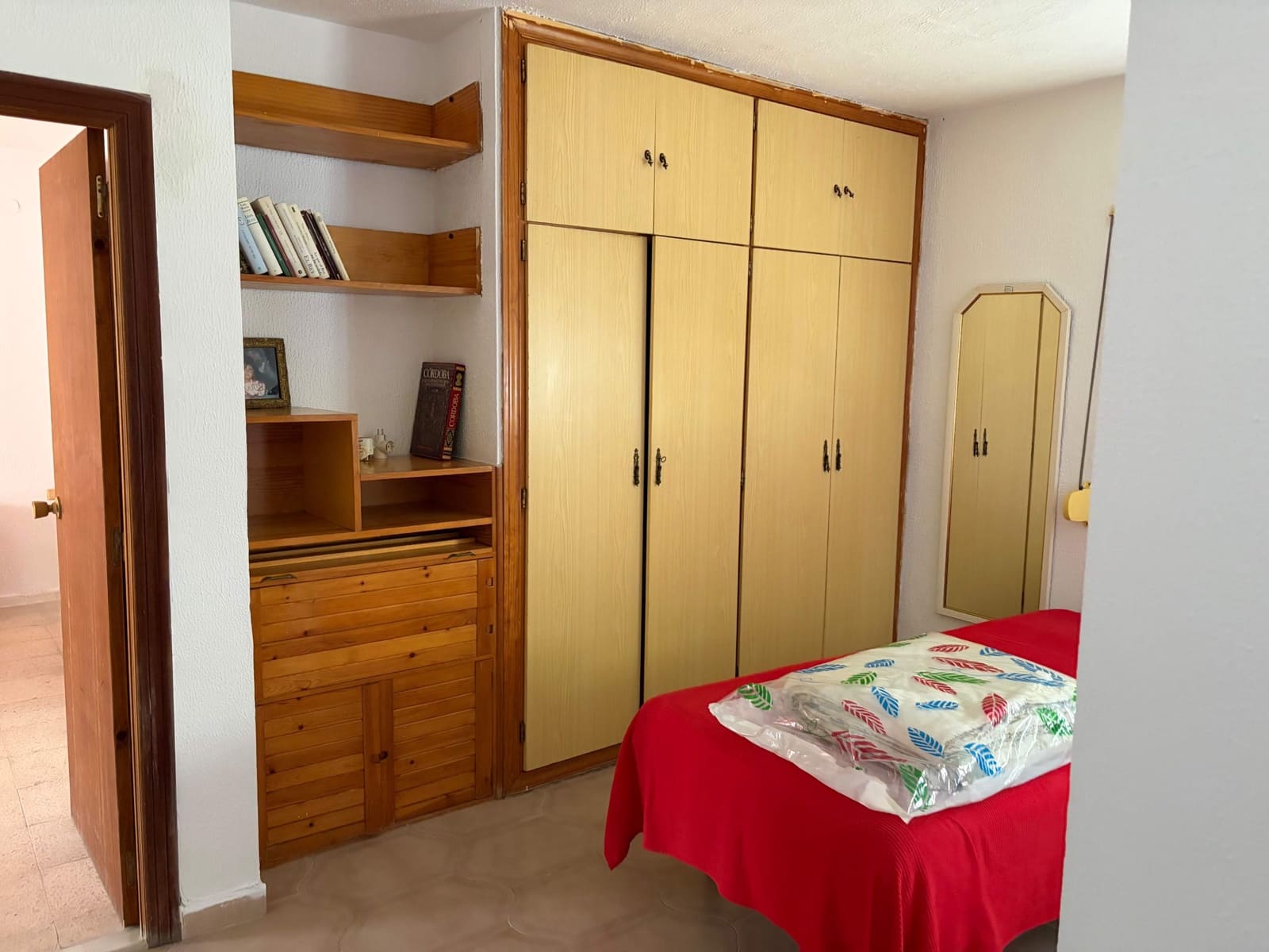 5 quarto Apartamento para venda em La Linea de la Concepcion - 355 000 € (Ref: 10100242)