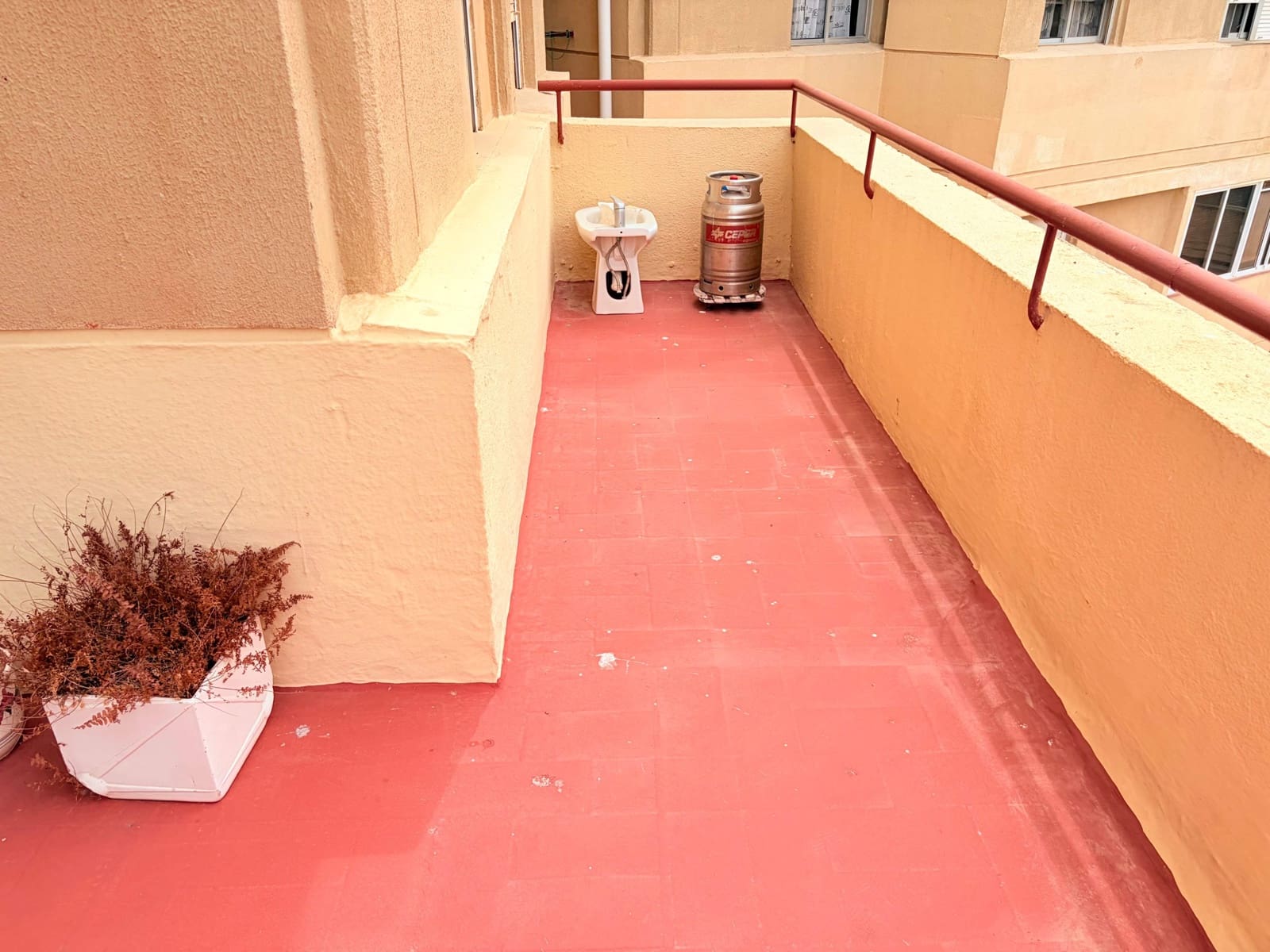 5 quarto Apartamento para venda em La Linea de la Concepcion - 355 000 € (Ref: 10100242)