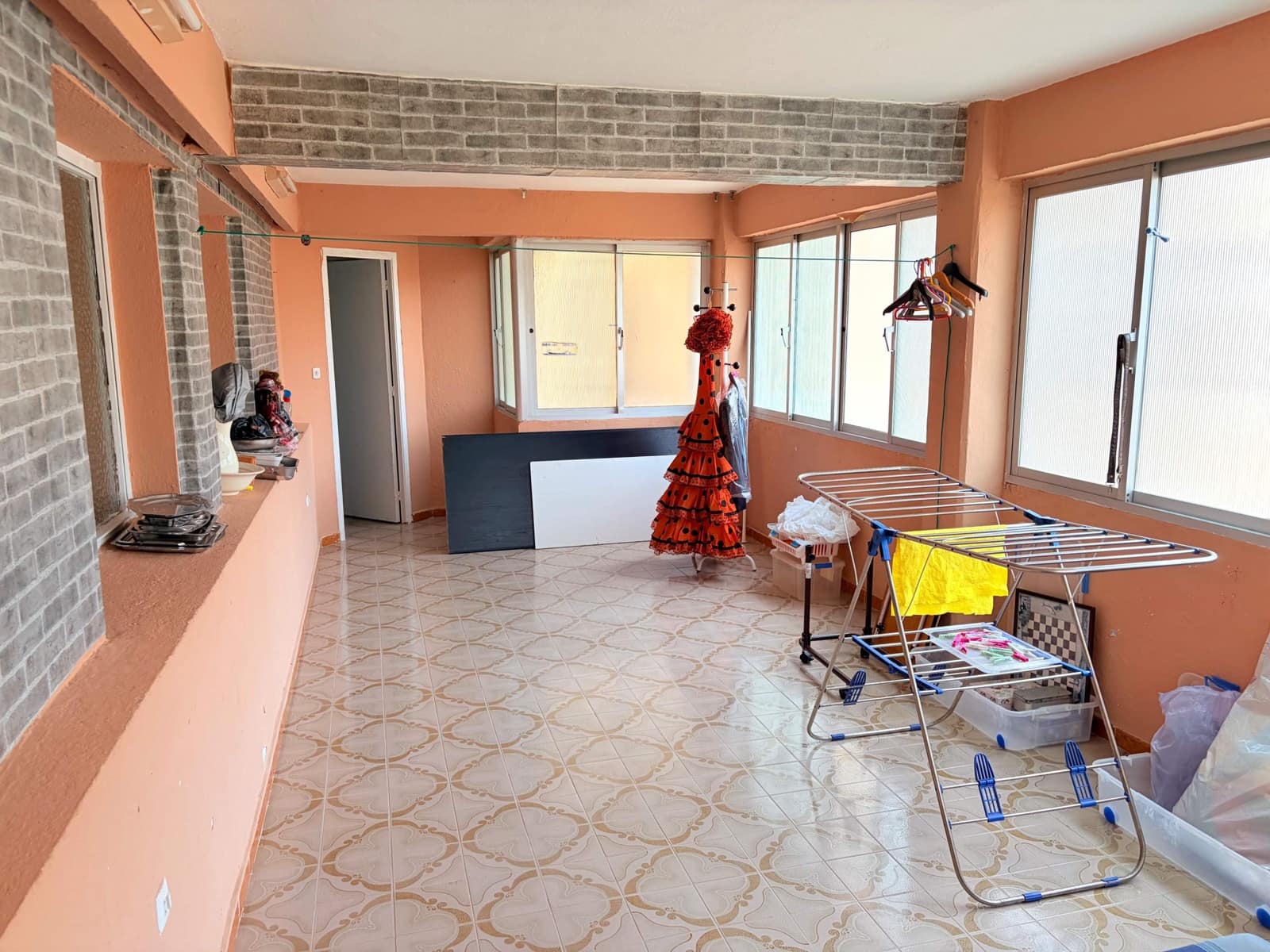 5 quarto Apartamento para venda em La Linea de la Concepcion - 355 000 € (Ref: 10100242)