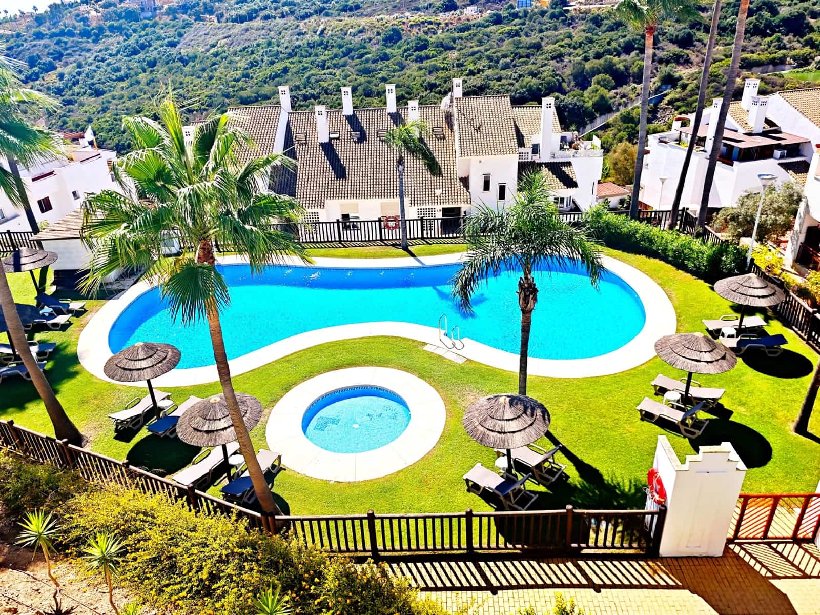 Apartamento de 3 habitaciones en La Alcaidesa en venta con piscina garaje - 377.000 € (Ref: 10108781)