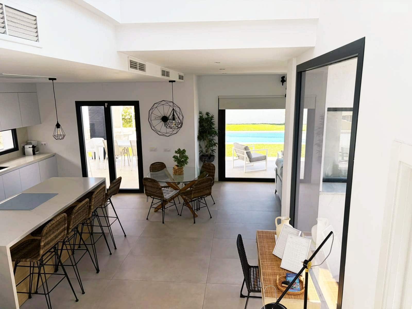 3 bedroom Villa for rent in La Linea de la Concepcion with pool garage - € 2,200 (Ref: 10108782)