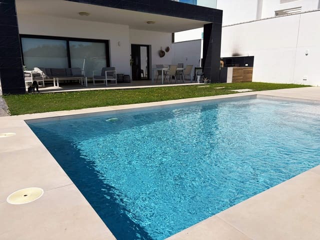 3 bedroom Villa for rent in La Línea de la Concepción with pool garage - € 2,200 (Ref: 10108782)