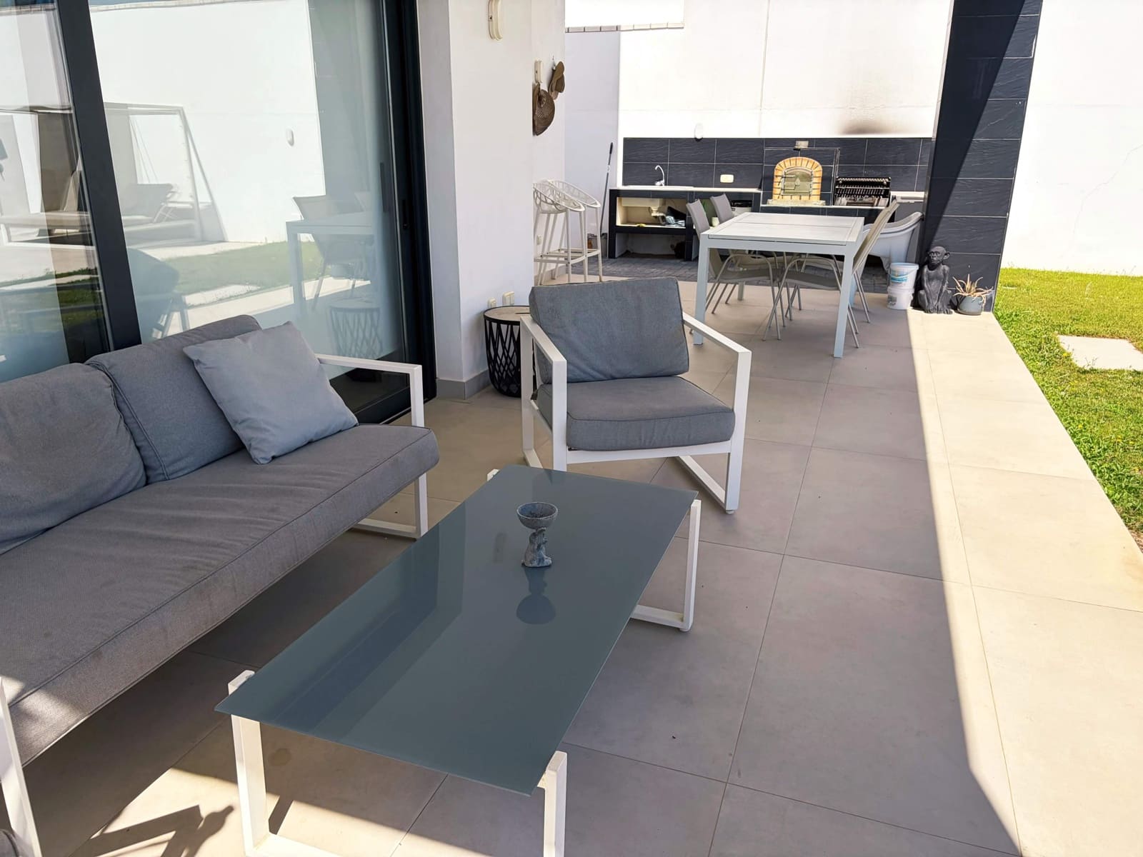 3 bedroom Villa for rent in La Linea de la Concepcion with pool garage - € 2,200 (Ref: 10108782)
