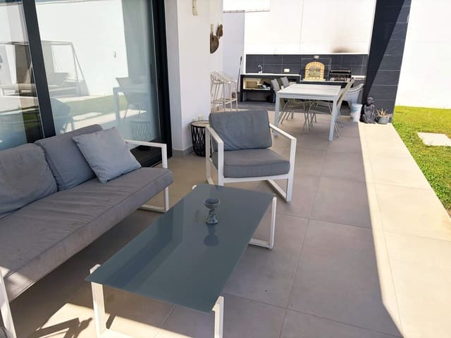 3 bedroom Villa for rent in La Línea de la Concepción with pool garage - € 2,200 (Ref: 10108782)