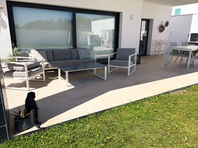 3 bedroom Villa for rent in La Línea de la Concepción with pool garage - € 2,200 (Ref: 10108782)