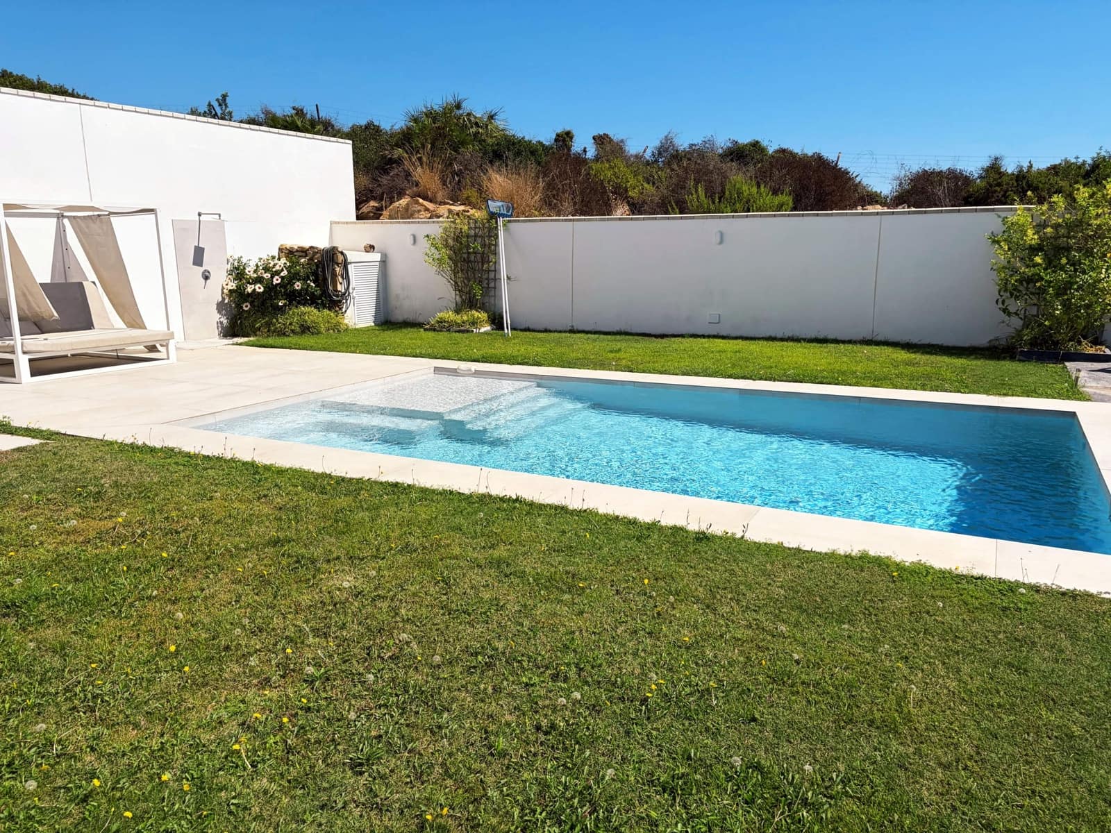 3 bedroom Villa for rent in La Linea de la Concepcion with pool garage - € 2,200 (Ref: 10108782)