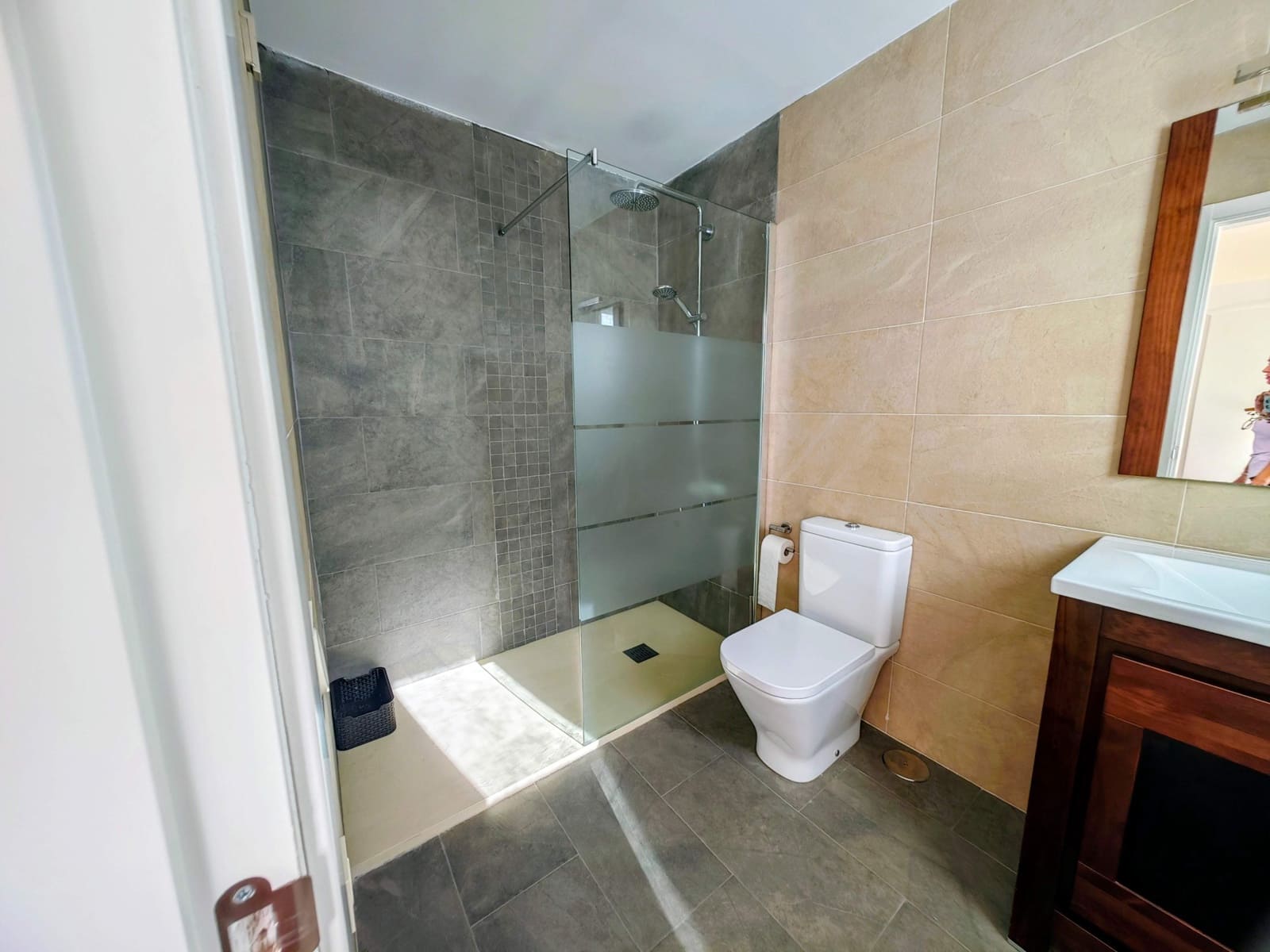 5 bedroom Terraced Villa for rent in La Alcaidesa with pool garage - € 2,200 (Ref: 10111782)