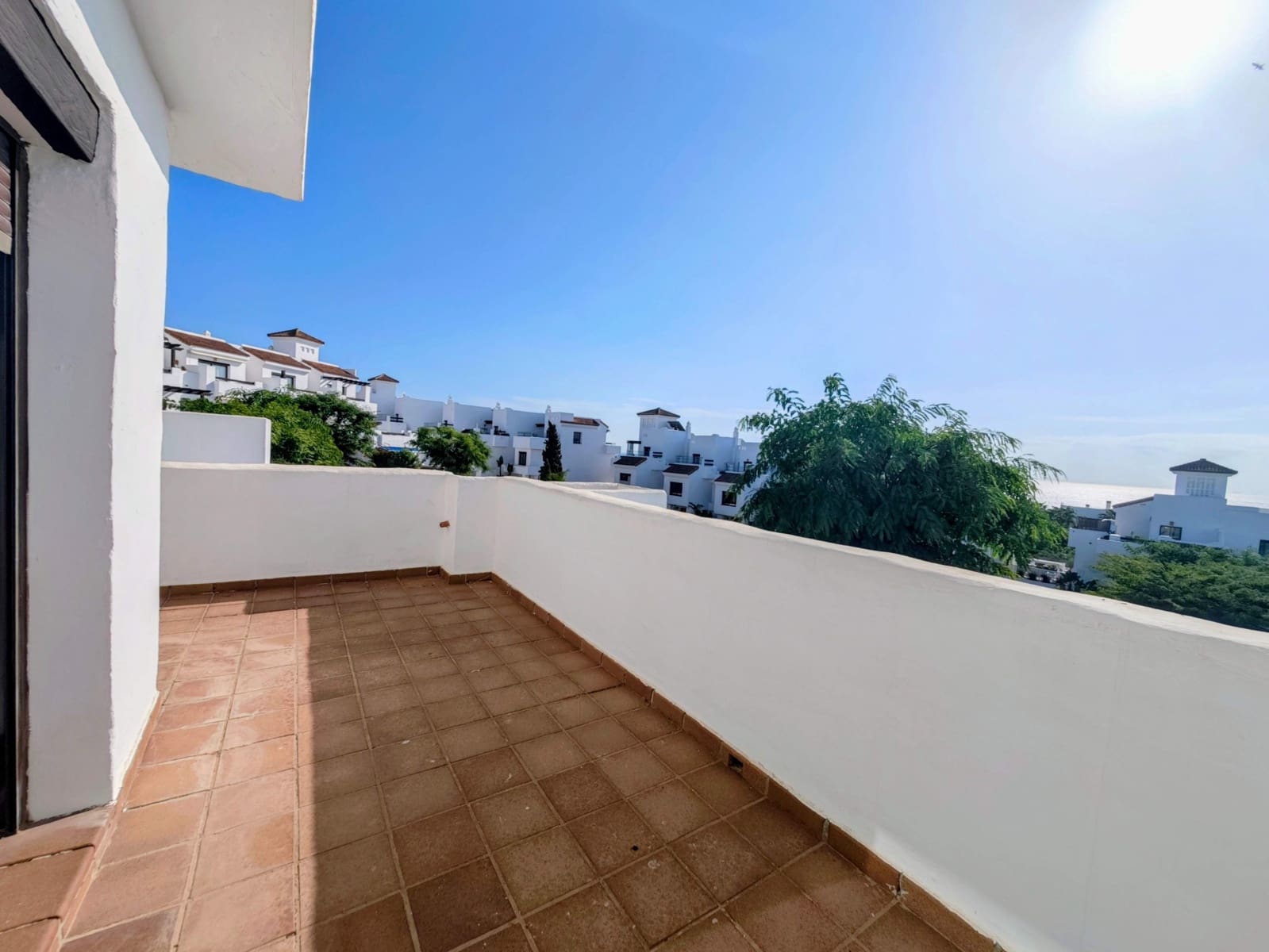 5 bedroom Terraced Villa for rent in La Alcaidesa with pool garage - € 2,200 (Ref: 10111782)