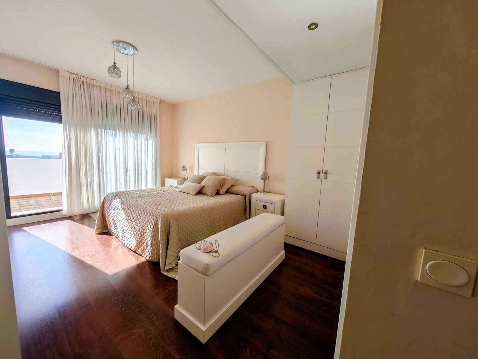 5 bedroom Terraced Villa for rent in La Alcaidesa with pool garage - € 2,200 (Ref: 10111782)