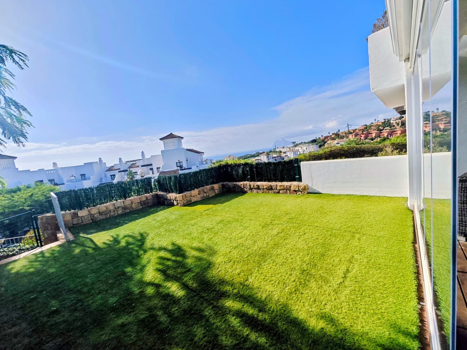 5 bedroom Terraced Villa for rent in La Alcaidesa with pool garage - € 2,200 (Ref: 10111782)