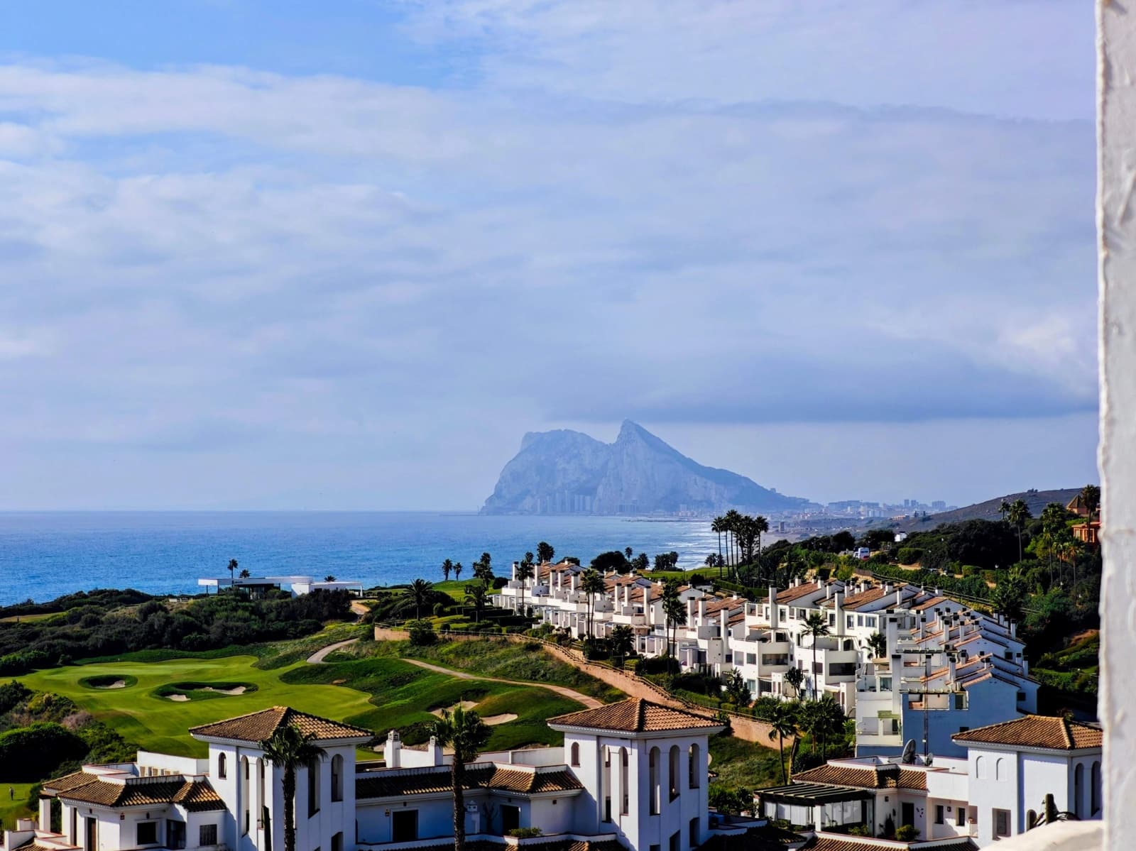 5 bedroom Terraced Villa for rent in La Alcaidesa with pool garage - € 2,200 (Ref: 10111782)