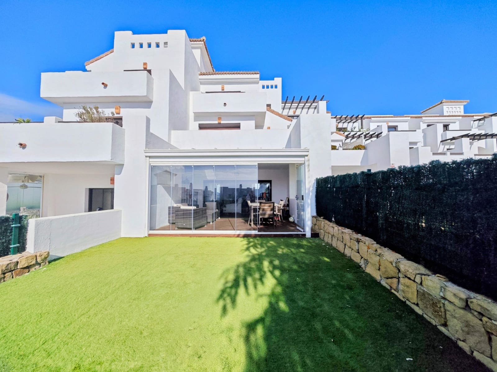 5 bedroom Terraced Villa for rent in La Alcaidesa with pool garage - € 2,200 (Ref: 10111782)