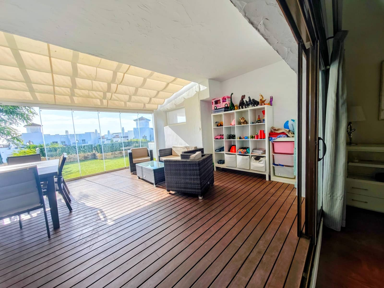 5 bedroom Terraced Villa for rent in La Alcaidesa with pool garage - € 2,200 (Ref: 10111782)