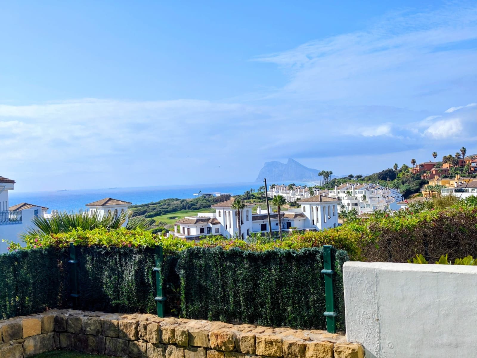 5 bedroom Terraced Villa for rent in La Alcaidesa with pool garage - € 2,200 (Ref: 10111782)
