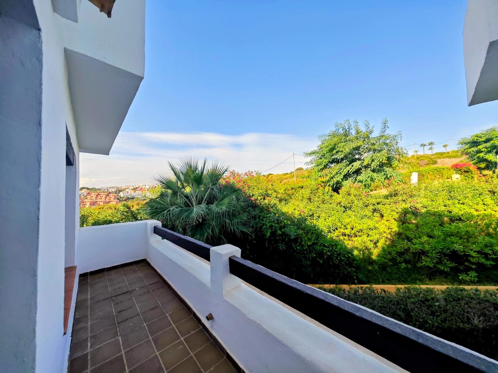 5 bedroom Terraced Villa for rent in La Alcaidesa with pool garage - € 2,200 (Ref: 10111782)