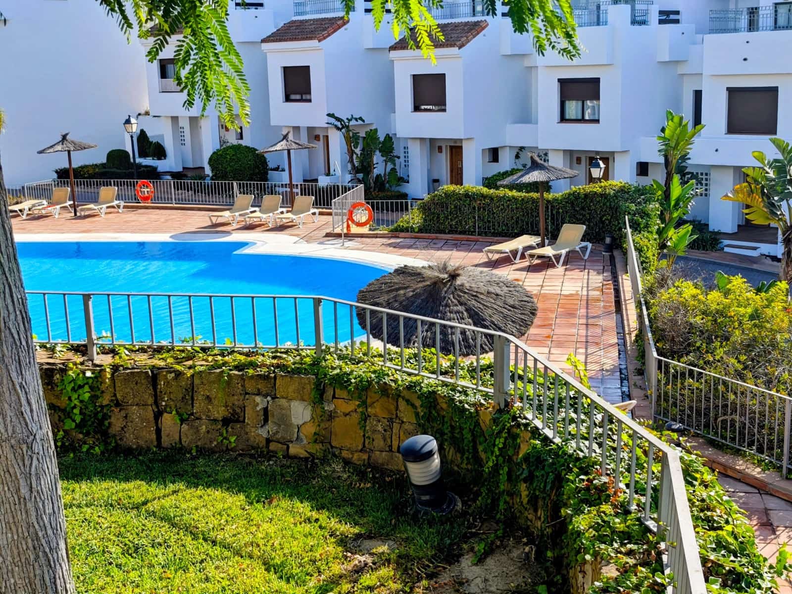 5 bedroom Terraced Villa for rent in La Alcaidesa with pool garage - € 2,200 (Ref: 10111782)
