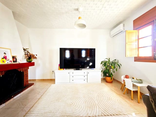 3 bedroom Villa for sale in Jimena de la Frontera with pool - € 269,000 (Ref: 10111783)