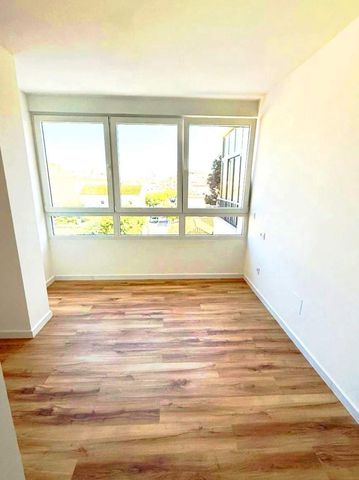3 soveværelse Lejlighed til salg i Puerto de Estepona, Estepona med garage - € 725.000 (Ref: 10121128)