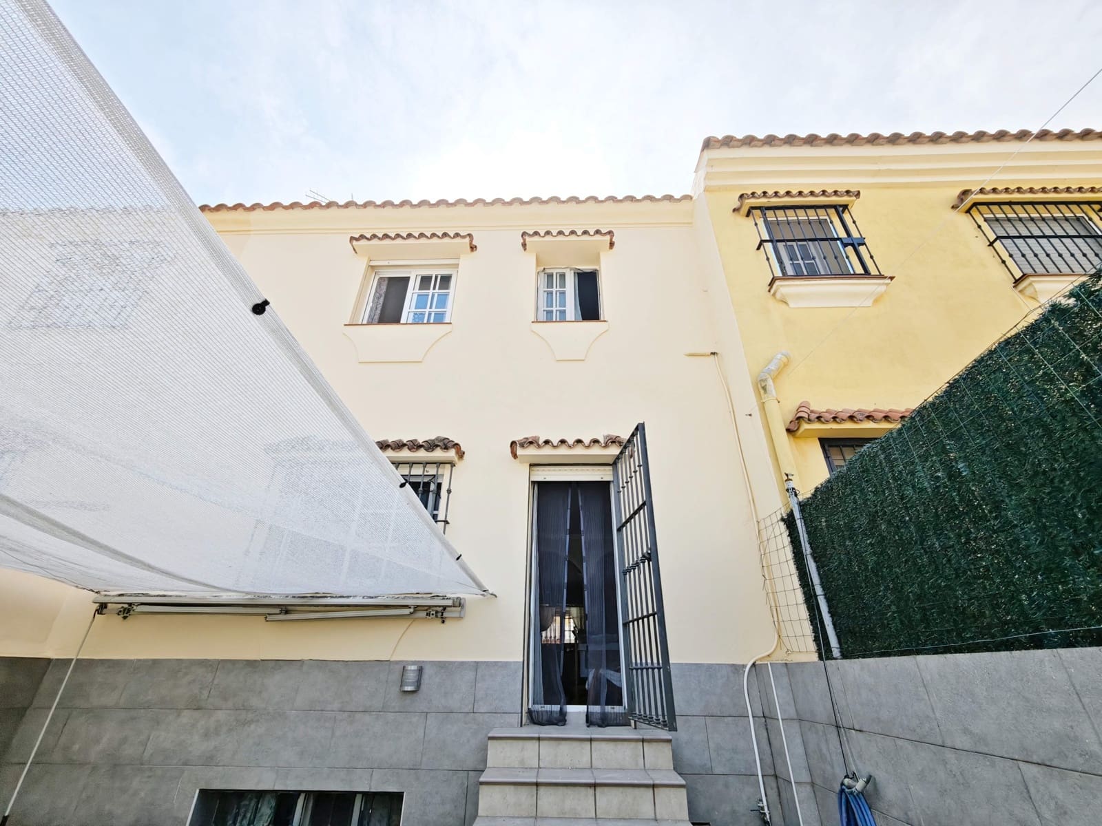 3 bedroom Terraced Villa for sale in Algeciras with garage - € 280,000 (Ref: 10131012)