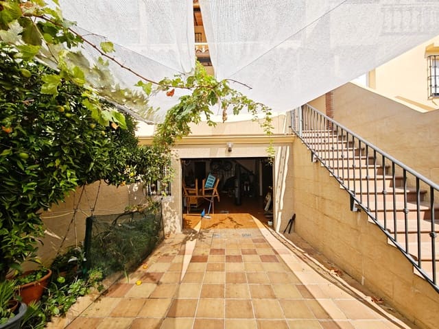 3 bedroom Terraced Villa for sale in Algeciras with garage - € 280,000 (Ref: 10131012)