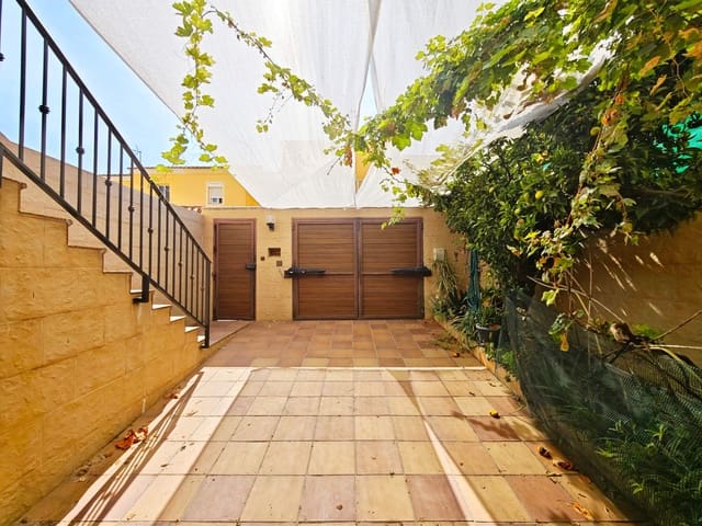 3 bedroom Terraced Villa for sale in Algeciras with garage - € 280,000 (Ref: 10131012)