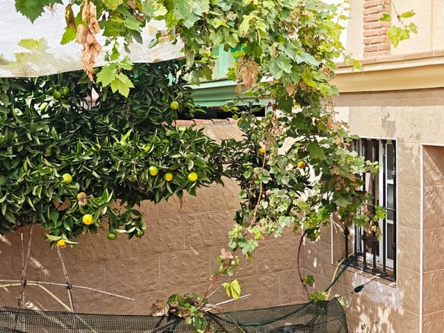 3 bedroom Terraced Villa for sale in Algeciras with garage - € 280,000 (Ref: 10131012)