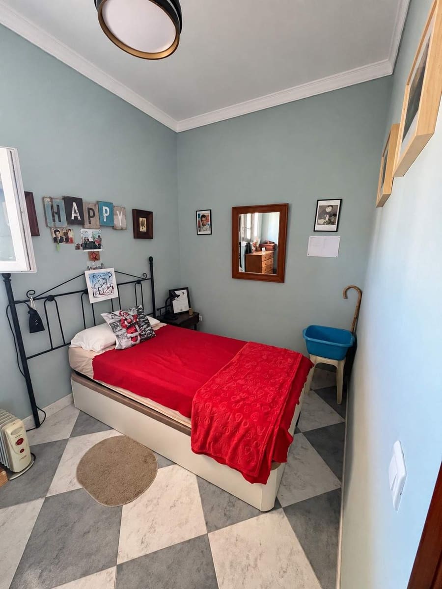 2 bedroom Penthouse for sale in Cadiz city - € 350,000 (Ref: 10131015)