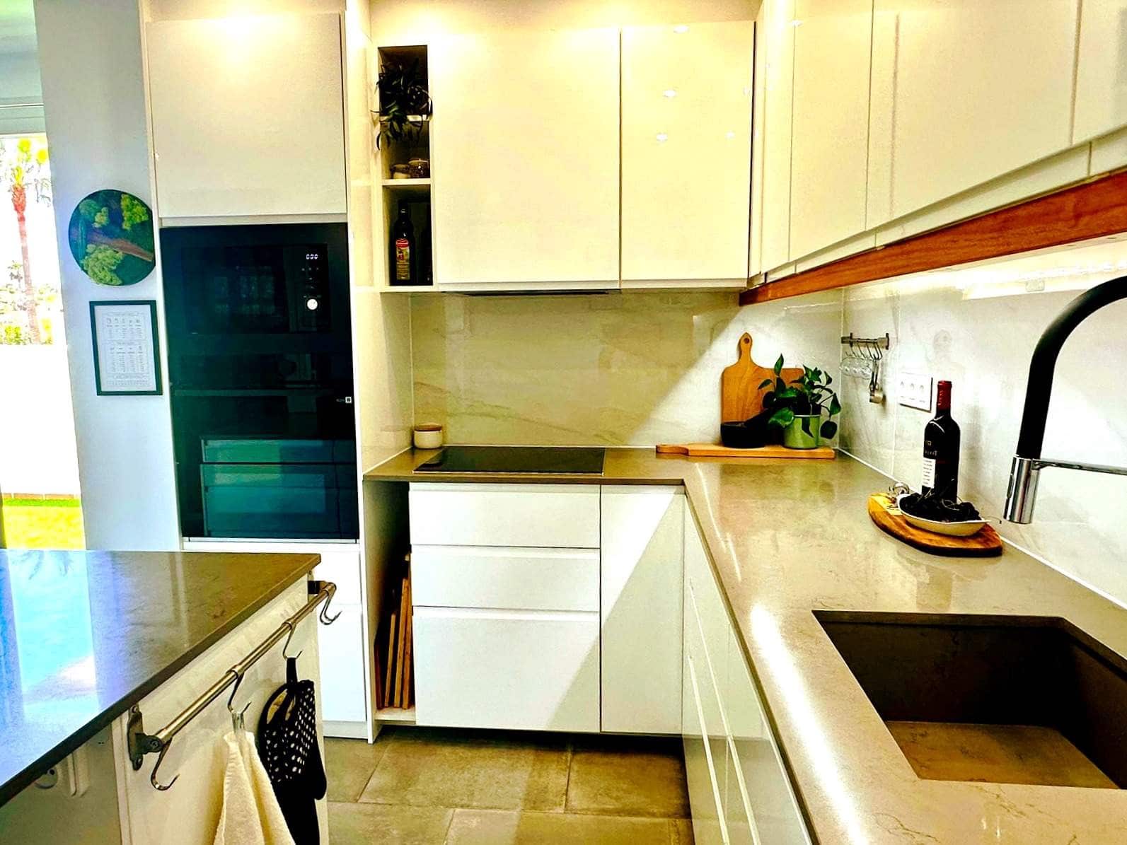 2 bedroom Apartment for sale in La Linea de la Concepcion with pool garage - € 500,000 (Ref: 10135277)