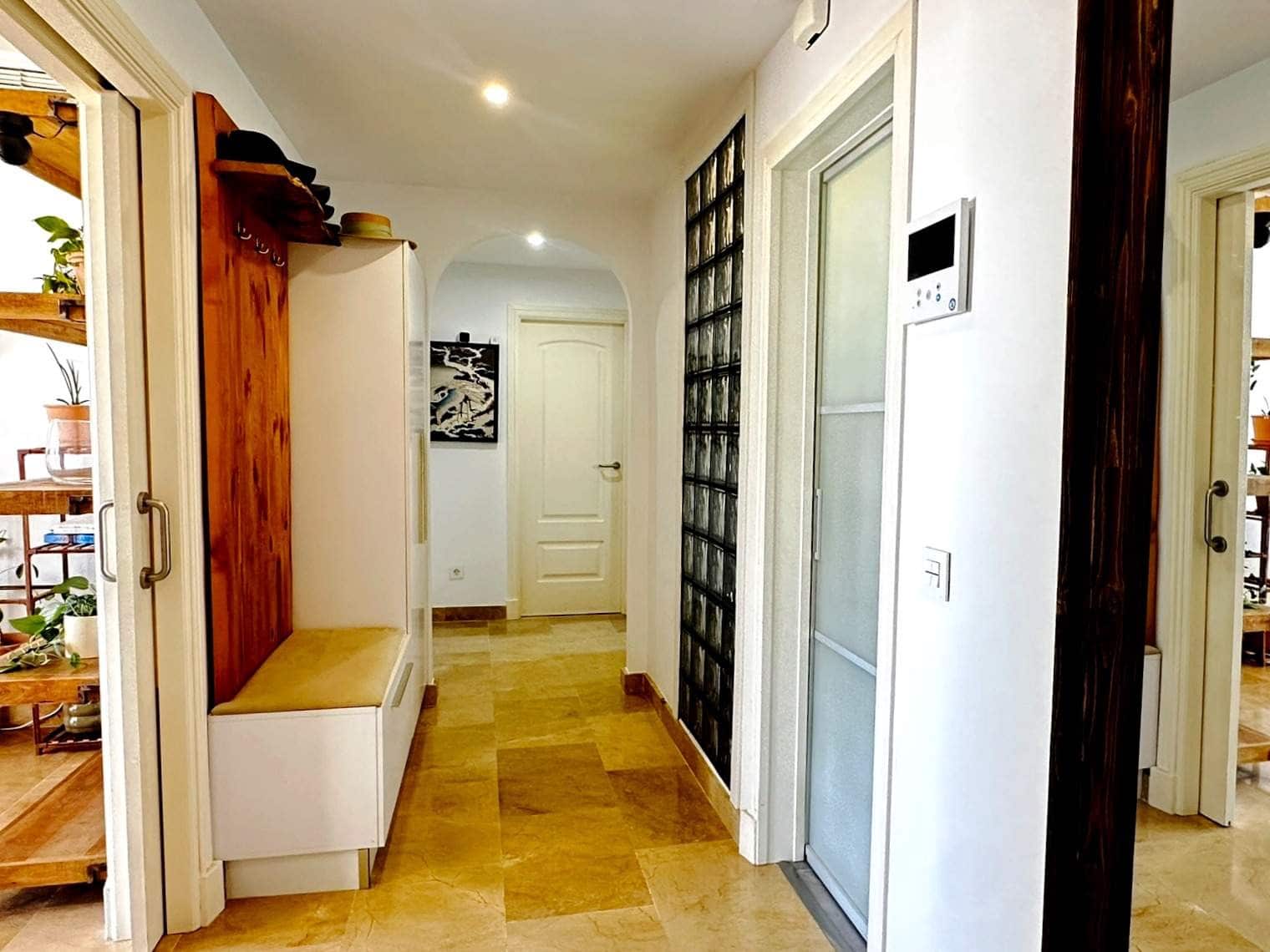 2 bedroom Apartment for sale in La Linea de la Concepcion with pool garage - € 500,000 (Ref: 10135277)