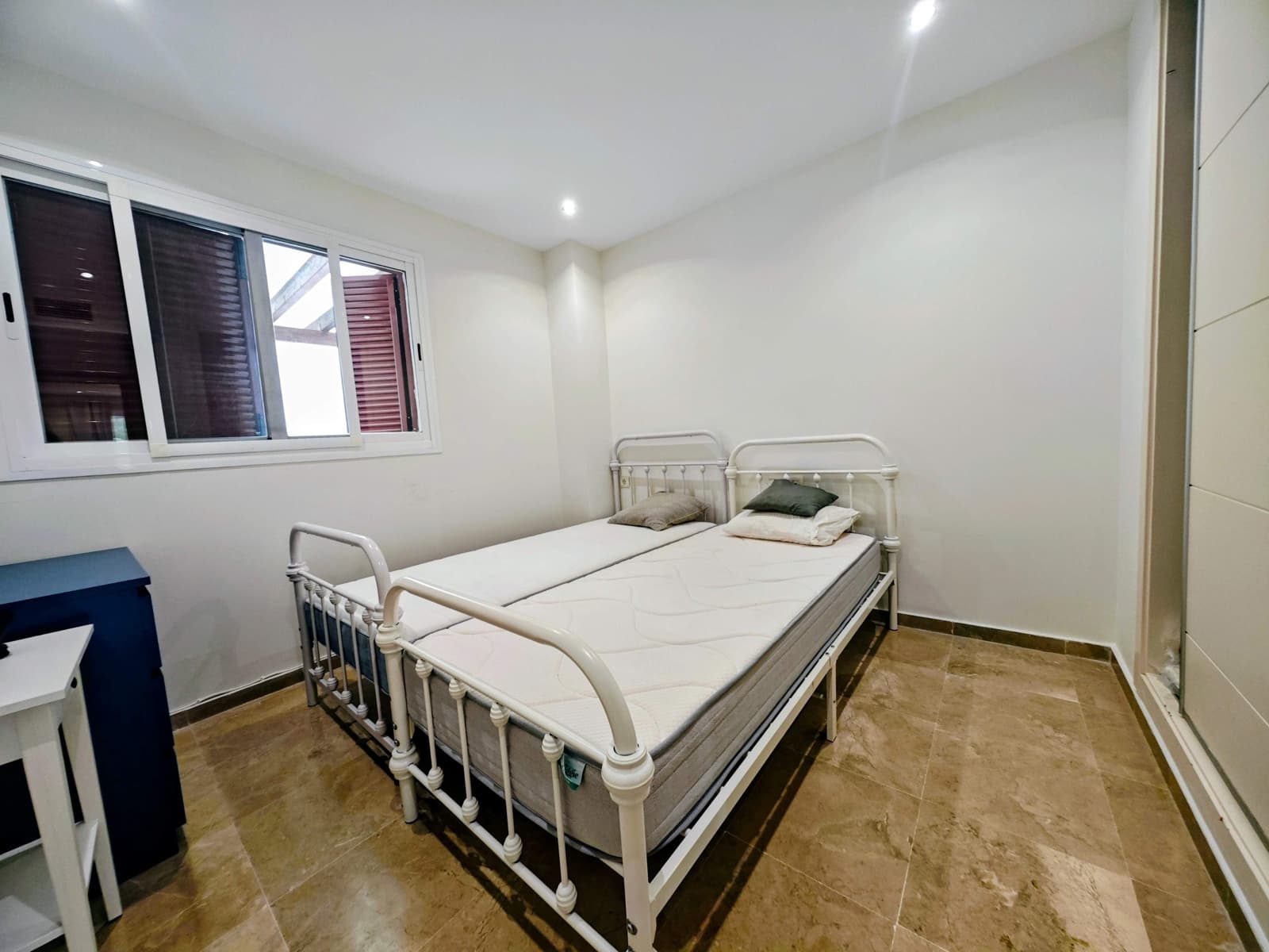 3 makuuhuone Huoneisto vuokrattavana paikassa La Linea de la Concepcion mukana uima-altaan 
autotalli - 1 500 € (Ref: 10138941)