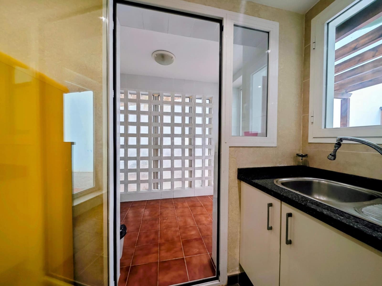 3 makuuhuone Huoneisto vuokrattavana paikassa La Linea de la Concepcion mukana uima-altaan 
autotalli - 1 500 € (Ref: 10138941)