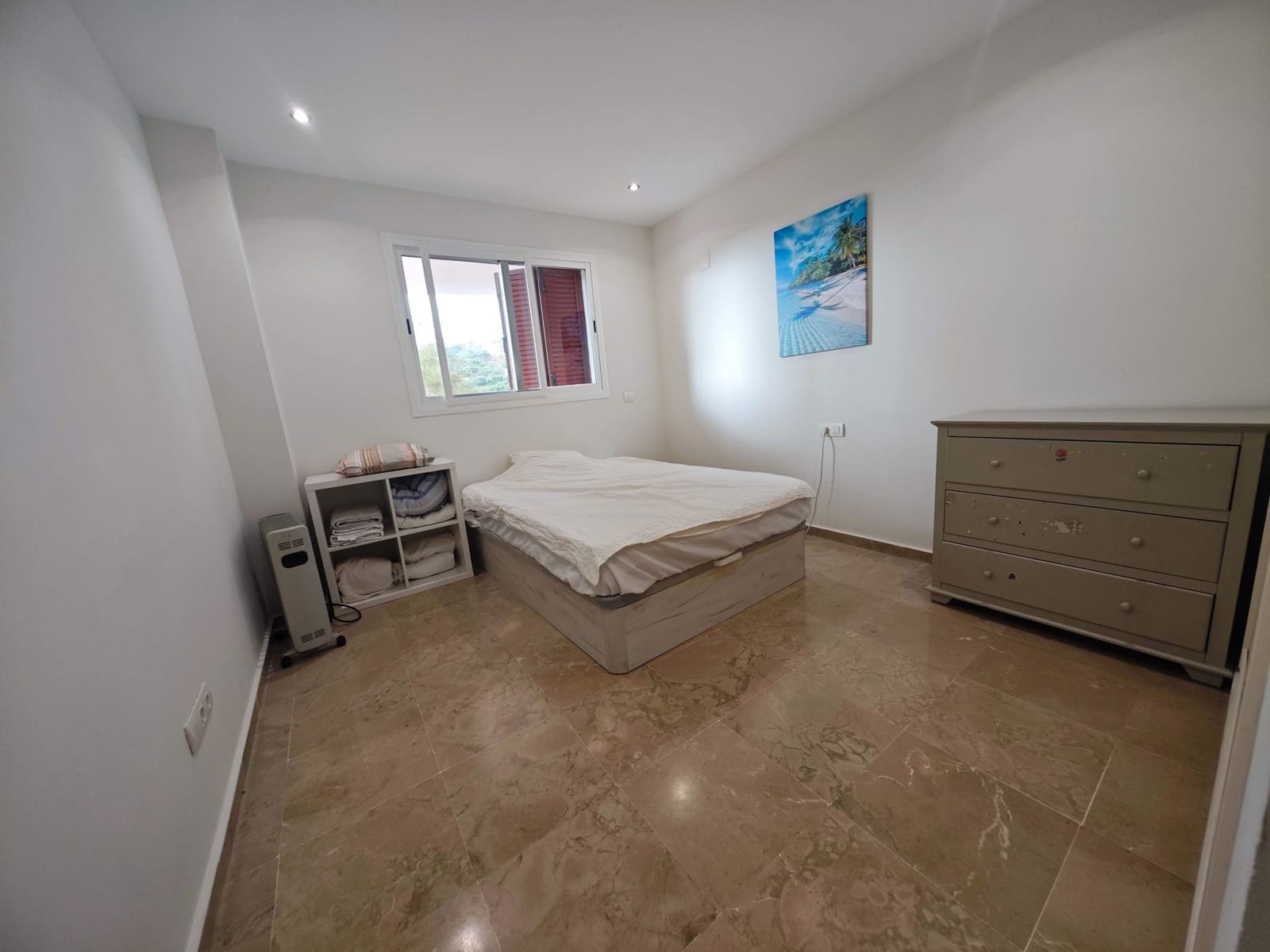 3 makuuhuone Huoneisto vuokrattavana paikassa La Linea de la Concepcion mukana uima-altaan 
autotalli - 1 500 € (Ref: 10138941)